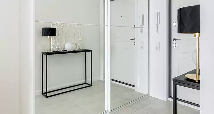 Mirrored Bifold Closet Doors Repair in Fort Lauderdale, FL