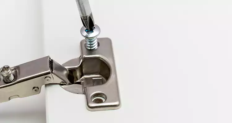 Screen Door Hinge Repair in Fort Lauderdale, FL