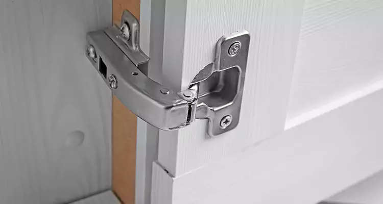 Shower Door Hinge Replacement in Fort Lauderdale, FL