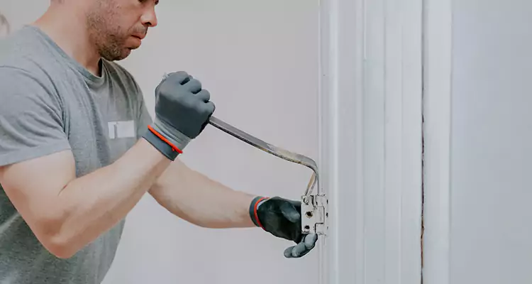 Cracked Door Jamb Repair in Fort Lauderdale, FL
