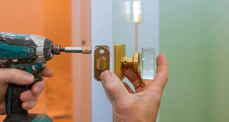 Broken Door Knob Fix in Fort Lauderdale, FL