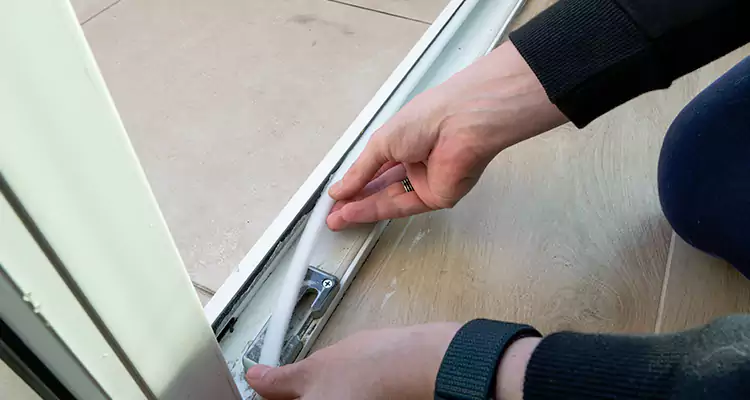 Garage Door Off Track Repair in Fort Lauderdale, FL