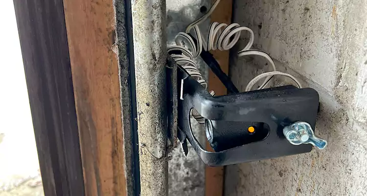 Fix Broken Garage Door Sensor in Fort Lauderdale, FL