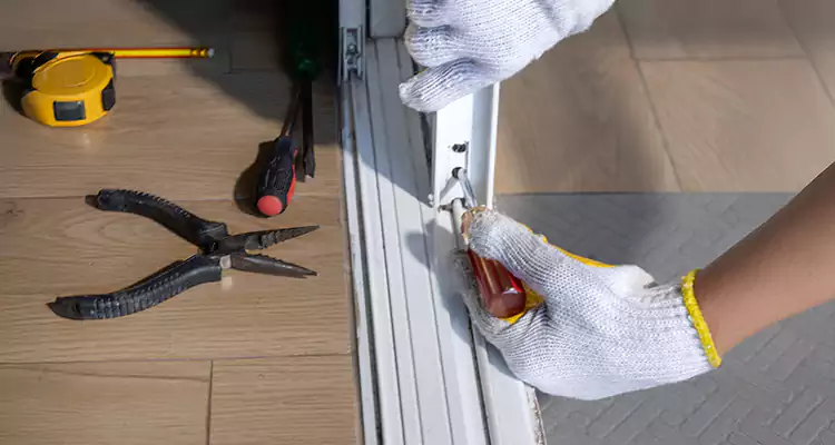 Closet Sliding Door Track Repair in Fort Lauderdale, FL