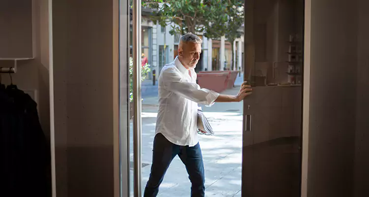 Track Cleaning and Repair for Stuck Doors in Fort Lauderdale, FL