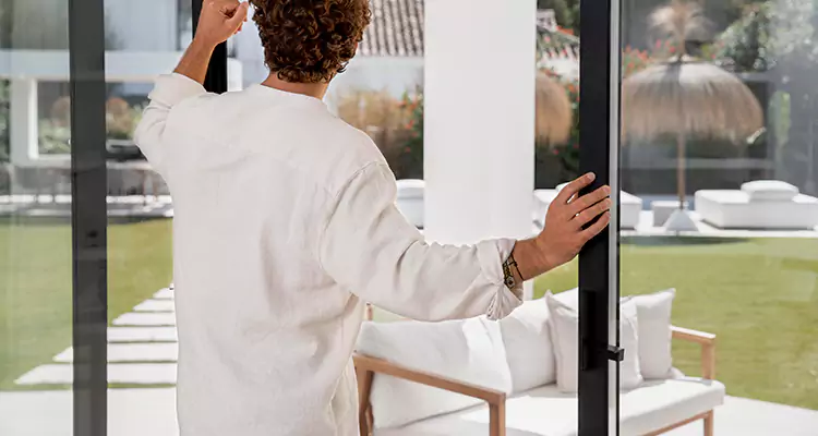 Sliding Screen Door Maintenance for Closing Issues in Fort Lauderdale, FL
