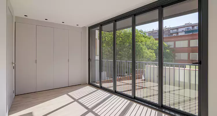 Fix Sliding Screen Door Track in Fort Lauderdale, FL
